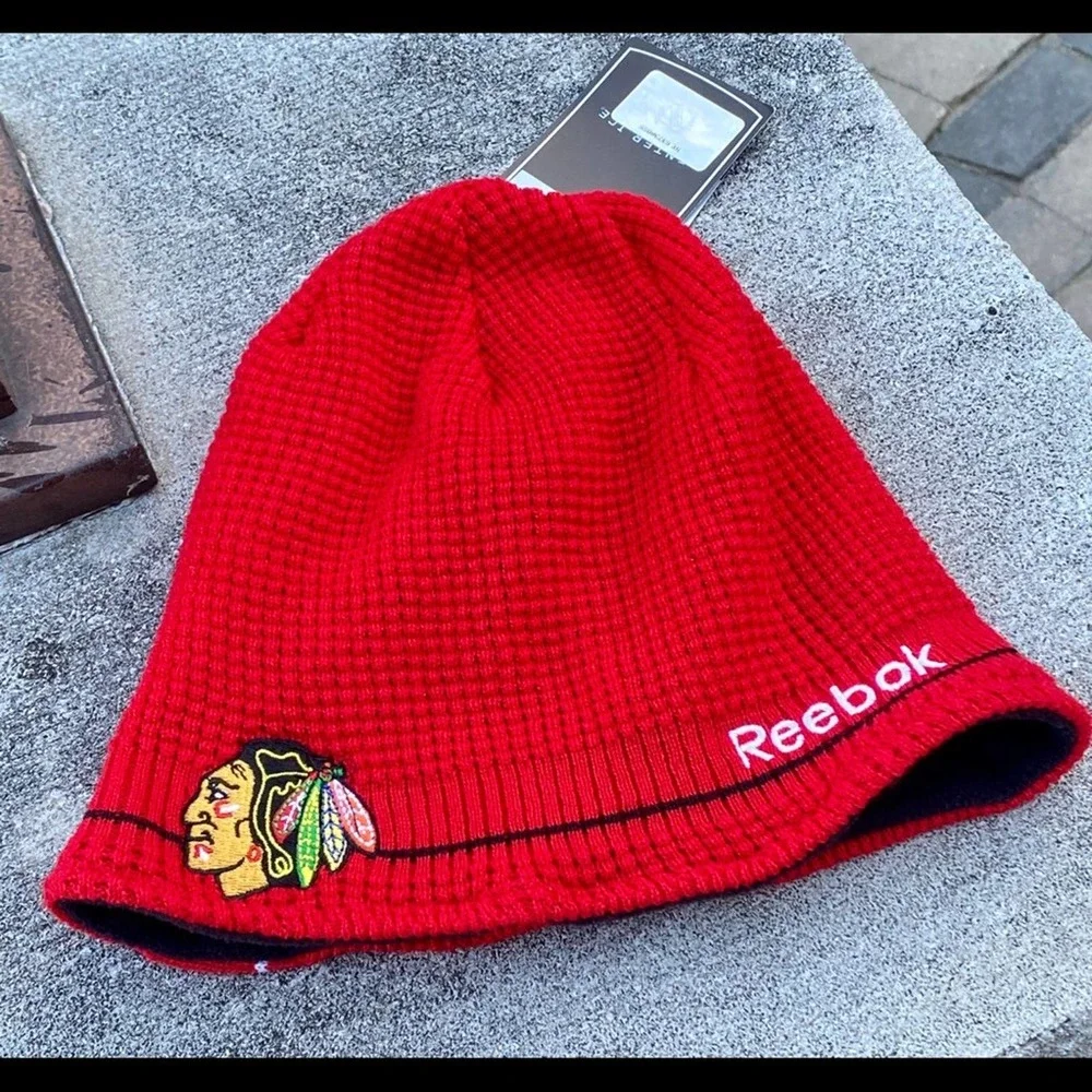 Chicago Blackhawks Hockey Girls‎ Red Reebok Reversible  Knit Hat New with Tags